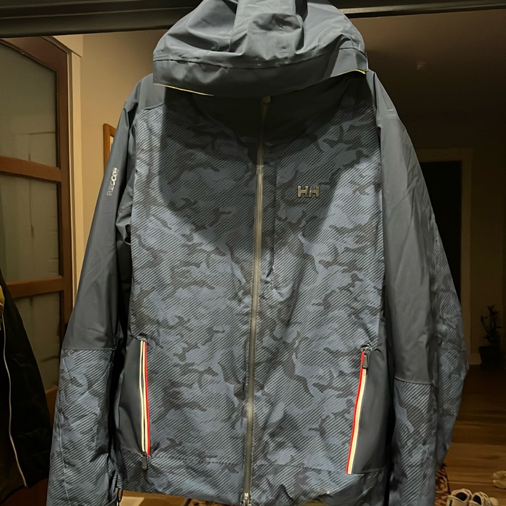 Helly Hansen men’s XL ski jacket